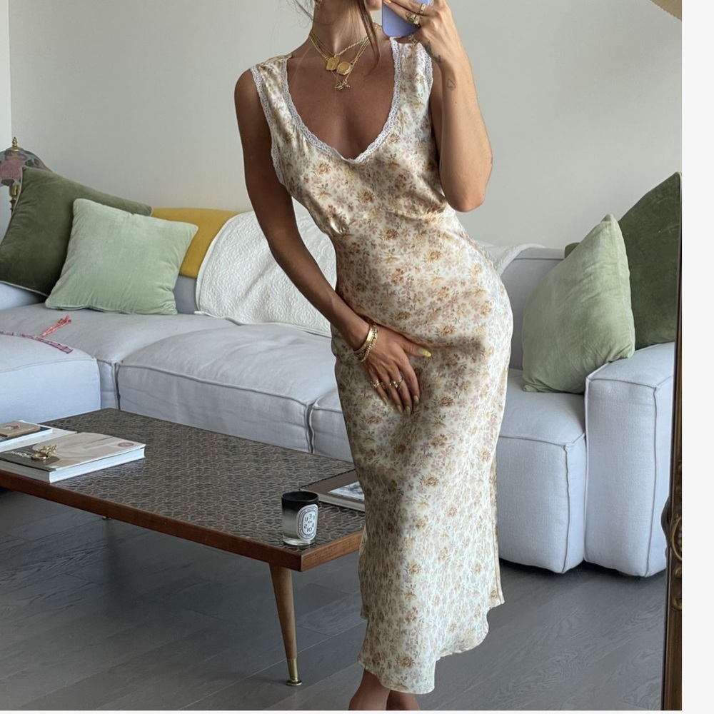 ISO IN SEARCH OF HEAVY MANNERS CHERRY ST DRESS